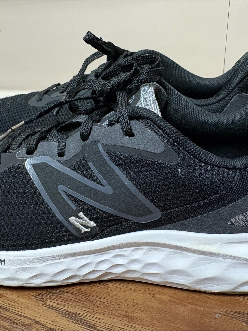 New Balance women’s Black and Gray Athletic Running Shoes, size: 7